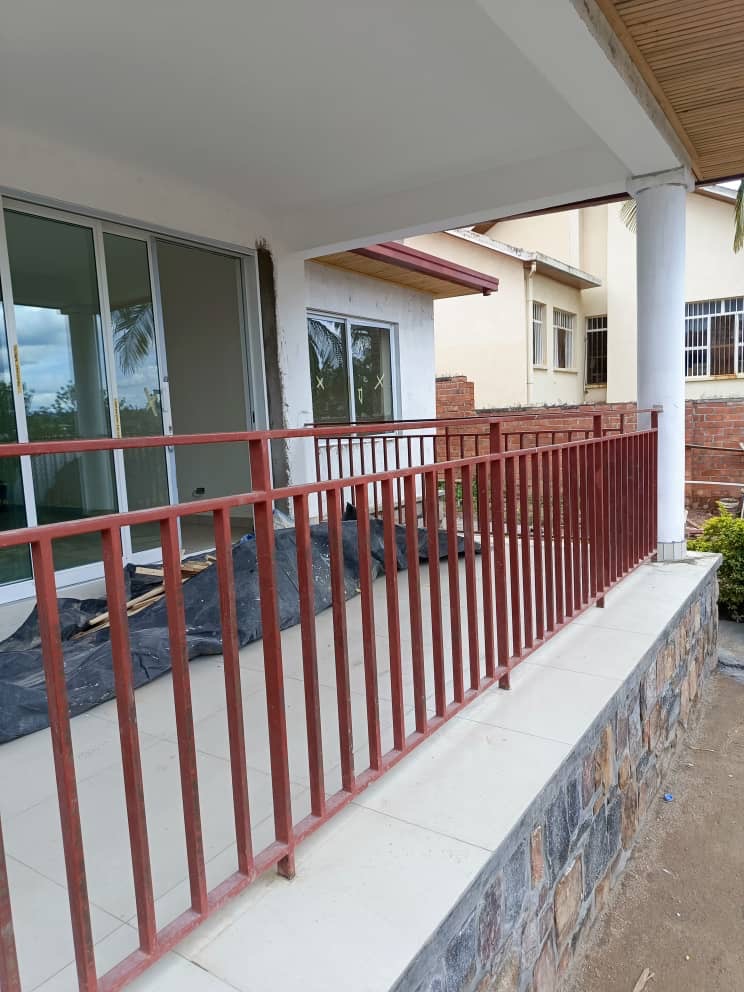 Description of Image 1