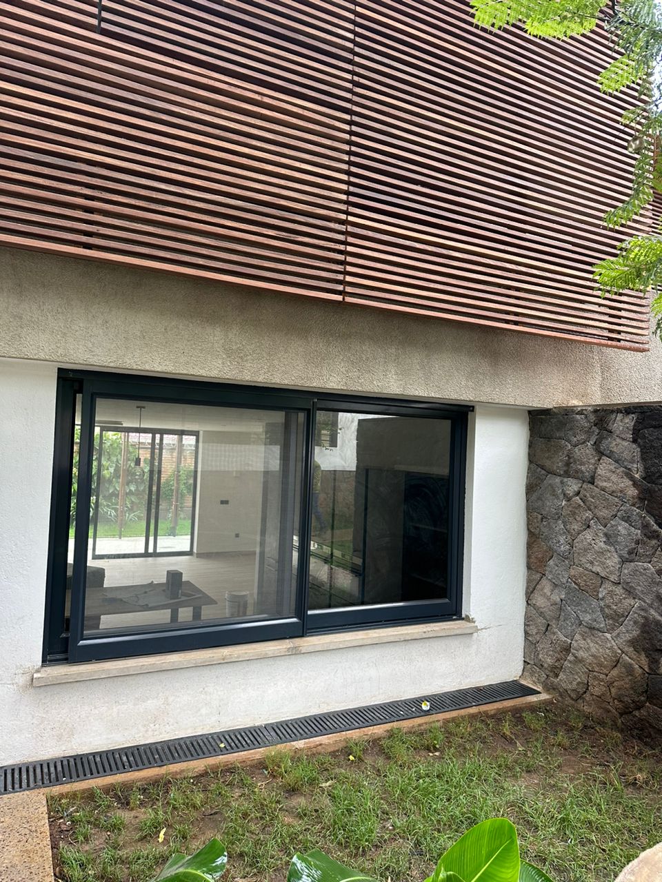 Description of Image 1