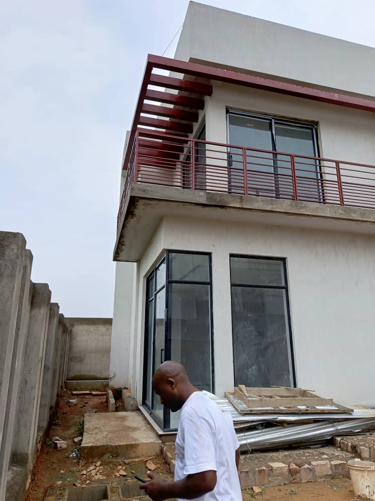 Description of Image 1